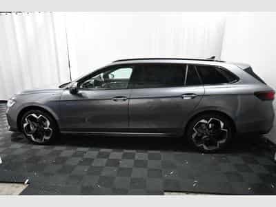 Skoda Superb Superb Combi Sportline 2.0 TDI 4x4 - AHK, Area V (2026) - Photo 2