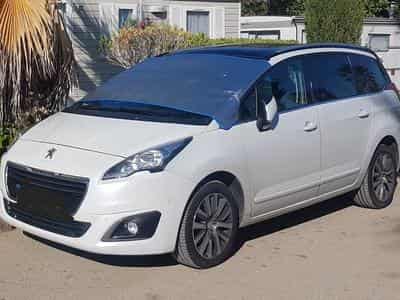 Peugeot 5008 Allure (2014) - Photo 1
