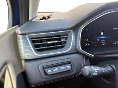 Renault Captur 1.33 TCe MHEV Iconic 140 EDC GPF (2023) - Photo 6