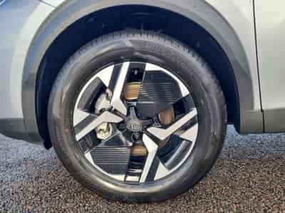 Peugeot 2008 1.2 HYBRID 145 GT E-DCS6 (2025) - Photo 10