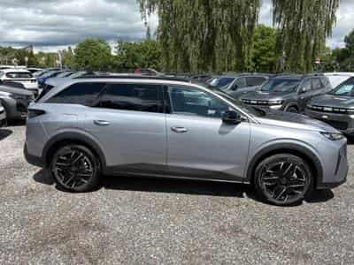 Peugeot 5008 HYBRID 145 ALLURE E-DCS6 (2025) - Foto 4