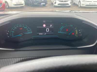 Peugeot 2008 1.2 HYBRID 145 STYLE E-DCS6 (2025) - Photo 14
