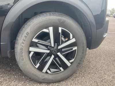 Peugeot 2008 1.2 HYBRID 145 STYLE E-DCS6 (2025) - Photo 9