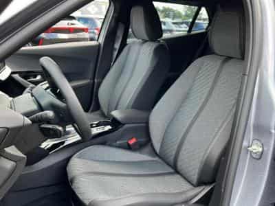 Peugeot 2008 1.2 100 ALLURE (2025) - Photo 11