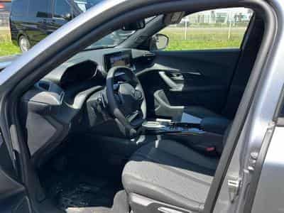 Peugeot 2008 1.2 HYBRID 145 ALLURE E-DCS6 (2025) - Photo 10