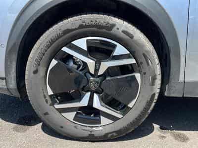 Peugeot 2008 1.2 HYBRID 145 ALLURE E-DCS6 (2025) - Photo 9