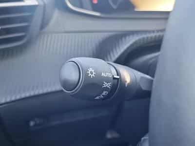 Peugeot 208 1.2 100 ALLURE (2025) - Photo 14