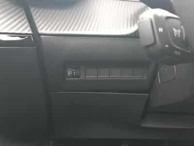 Peugeot 2008 1.2 100 ALLURE (2025) - Photo 12