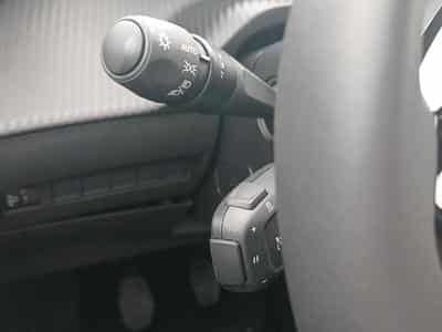 Peugeot 2008 1.2 100 ALLURE (2025) - Photo 14