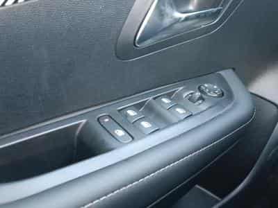 Peugeot 208 1.2 100 ALLURE (2025) - Photo 11