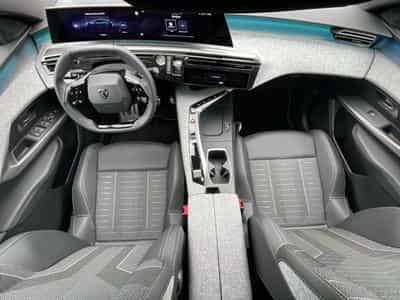 Peugeot 3008 1.2 HYBRID 145 GT E-DCS6 (2025) - Photo 9
