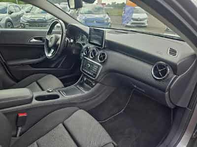 Mercedes GLA 180 INTUITION 7G-DCT (2017) - Photo 11