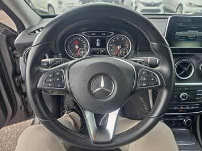 Mercedes GLA 180 INTUITION 7G-DCT (2017) - Photo 14