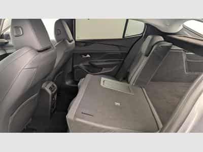 Peugeot 408 Hybrid 136 e-DCS6 Allure (2024) - Photo 12