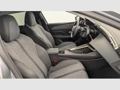 Peugeot 408 Hybrid 136 e-DCS6 Allure (2024) - Photo 9