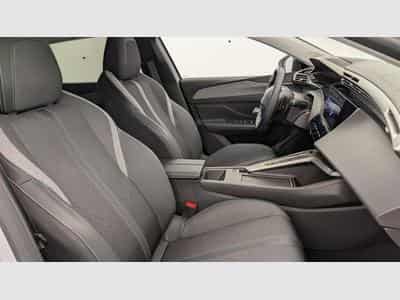 Peugeot 408 Hybrid 136 e-DCS6 Allure (2024) - Photo 9
