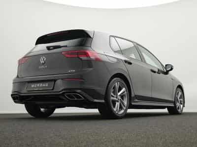 VW Golf VIII 1.5 eTSI R-Line (2024) - Foto 9