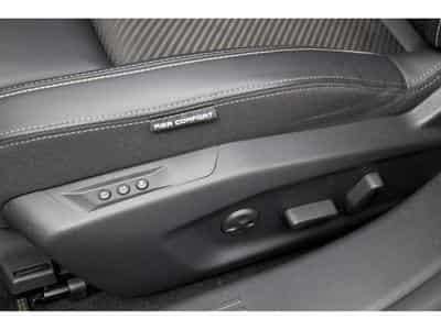 Peugeot 308 BlueHDi 130 EAT8 GT ACC 360° attelage - sièges massage (2024) - Photo 9