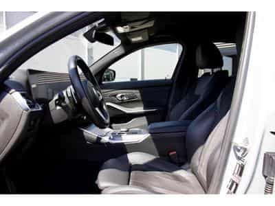 BMW 330 330e Aut. Pack M 19" HuD pack Innovation Driving Assistant (2024) - Photo 6