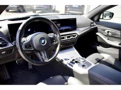 BMW 330 330e Aut. Pack M 19" HuD pack Innovation Driving Assistant (2024) - Photo 9