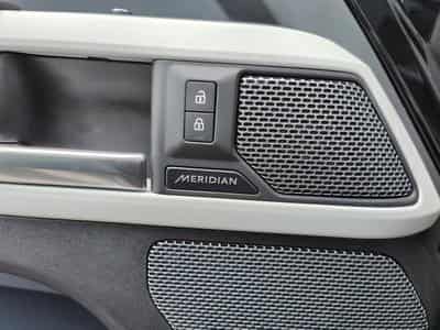 Land-Rover Defender 90 D250 TOIT OUVRANT CARPLAY CAMERA 360 CUIR (2022) - Photo 13
