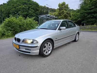 BMW 323 i Automatic (1999) - Photo 1