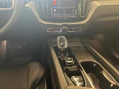 Volvo XC60 T6 Plus Dark / Hybride KIT HIVER INCLUS (2025) - Foto 10