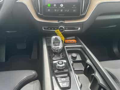 Volvo XC60 FACELIFT T6 Plus Dark / Hybride KIT HIVER INCLUS (2025) - Foto 10