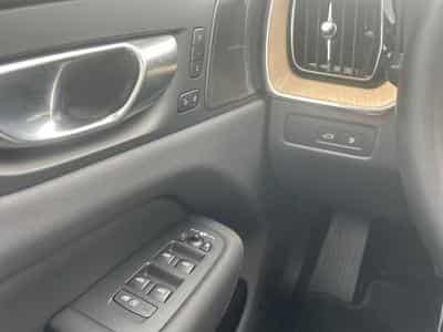 Volvo XC60 FACELIFT T6 Plus Dark / Hybride KIT HIVER INCLUS (2025) - Foto 14