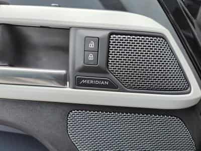Land-Rover Defender 90 D250 TOIT OUVRANT CARPLAY CAMERA 360 CUIR (2022) - Photo 13