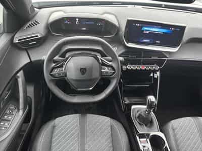 Peugeot 2008 1.2 100 ALLURE (2025) - Photo 9