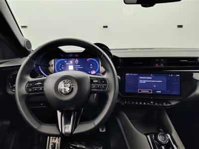 Alfa-Romeo Junior 1.2 Turbo Hybrid Ibrida Speciale (2025) - Photo 9