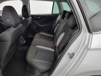 Skoda Kamiq 1.0 TSI 115cv DSG Clever CARPLAY / FULL LED / KEYLESS / CAM (2025) - Foto 13