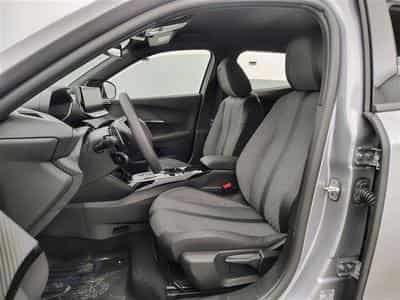 Peugeot 2008 1.2 Hybrid 145cv E-DSC6 Allure NAVI / FULL LED /CUIR PARTIEL (2026) - Foto 7