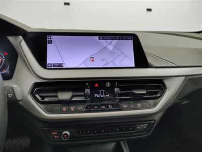 BMW 118 iA Business NAVI / FULL LED / PDC AV-AR (2023) - Foto 11