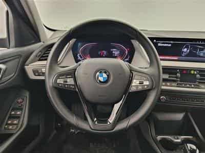 BMW 118 iA Business NAVI / FULL LED / PDC AV-AR (2023) - Foto 9