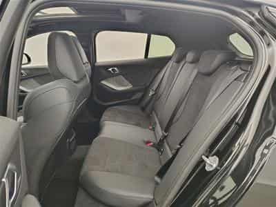 BMW 120 120iA Pack M NAVI / FULL LED / PANO / CAMERA / JA 18" (2025) - Photo 13