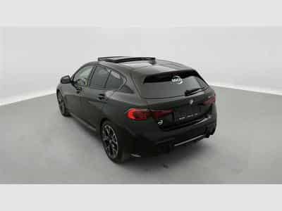 BMW 120 120iA Pack M NAVI / FULL LED / PANO / CAMERA / JA 18" (2025) - Photo 2