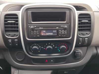 Renault Trafic 1.6 dCi 125cv L1H2 CLIM / BLUETOOTH / PDC AR (2019) - Foto 11