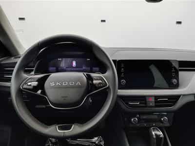 Skoda Kamiq 1.0 TSI 115cv DSG Clever CARPLAY / FULL LED / KEYLESS / CAM (2025) - Foto 9