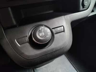 Peugeot Expert 2.0 BlueHDi EAT8 L2 NAVI CLIM / TEL / PDC AV-AR (2023) - Foto 13