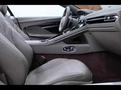 Aston-Martin DB12 V8 VOLANTE (2024) - Foto 13