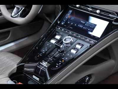 Aston-Martin DB12 V8 VOLANTE (2024) - Foto 14