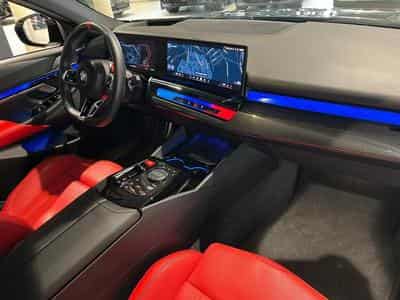 BMW M5 M5 xDrive Touring M Sport (2025) - Photo 11