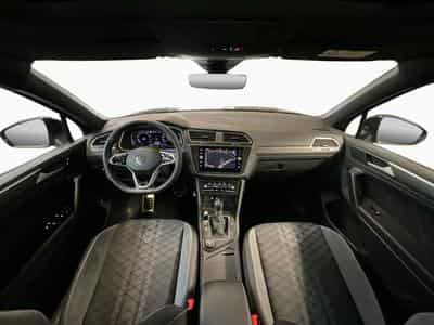 VW Tiguan R-Line+4M+DSG+Pano+BlackStyle+AHK (2023) - Foto 2