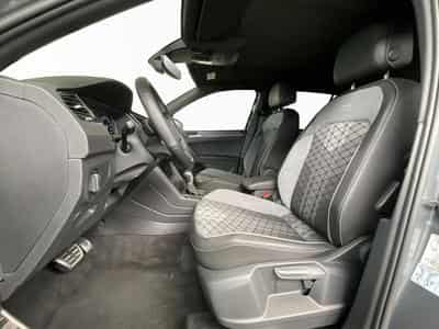 VW Tiguan R-Line+4M+DSG+Pano+BlackStyle+AHK (2023) - Foto 9