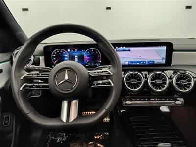 Mercedes CLA 180 CLA 2.0D **AMG/AUTO/PANO/NAVI/ALCANTARA /FULL LED** (2025) - Photo 9