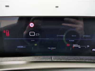 Peugeot 5008 1.2 Hybrid 145Cv e-DCS6 GT 7PL / NAVI / CARPLAY / CAMERA (2025) - Photo 10