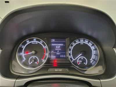 Skoda Fabia Combi 1.0 TSI 60Cv Ambition CLIM / BLUETOOTH / PDC (2022) - Foto 10