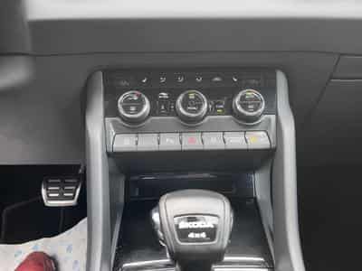 Skoda Karoq 2.0 Tsi Sportline DSG 4x4 Pano AHK Keyless (2023) - Photo 13